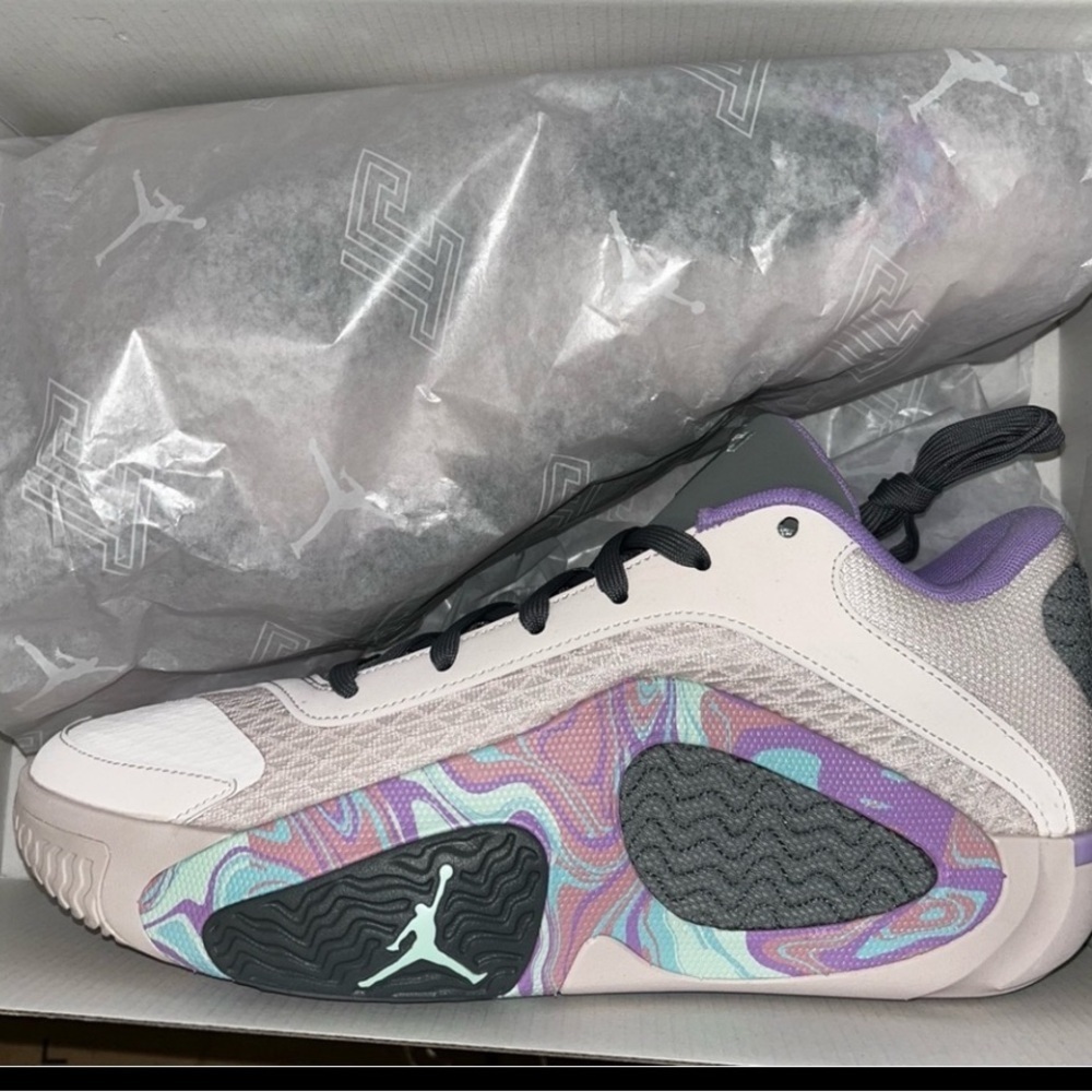 Jordan Athletic Shoes Pink and Purple Streamlined
Jordan Tatum 2 purple/pink - Picture 6 of 8